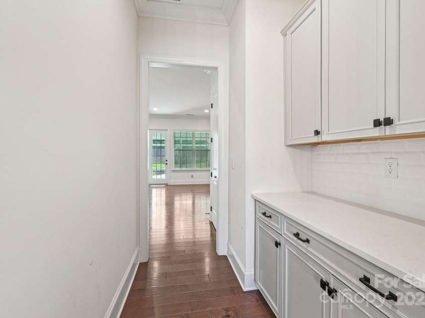 809 Brown Creek Drive, Matthews, NC 28104.  MLS# CAR4286729, YatesRealty ID 32233. 