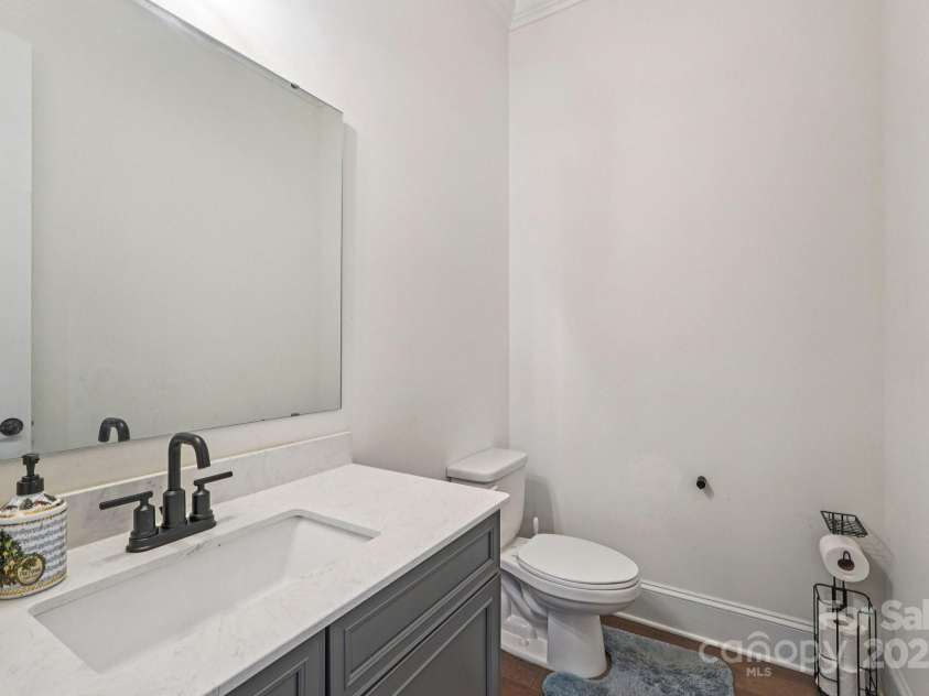 809 Brown Creek Drive, Matthews, NC 28104.  MLS# CAR4286729, YatesRealty ID 32233. 