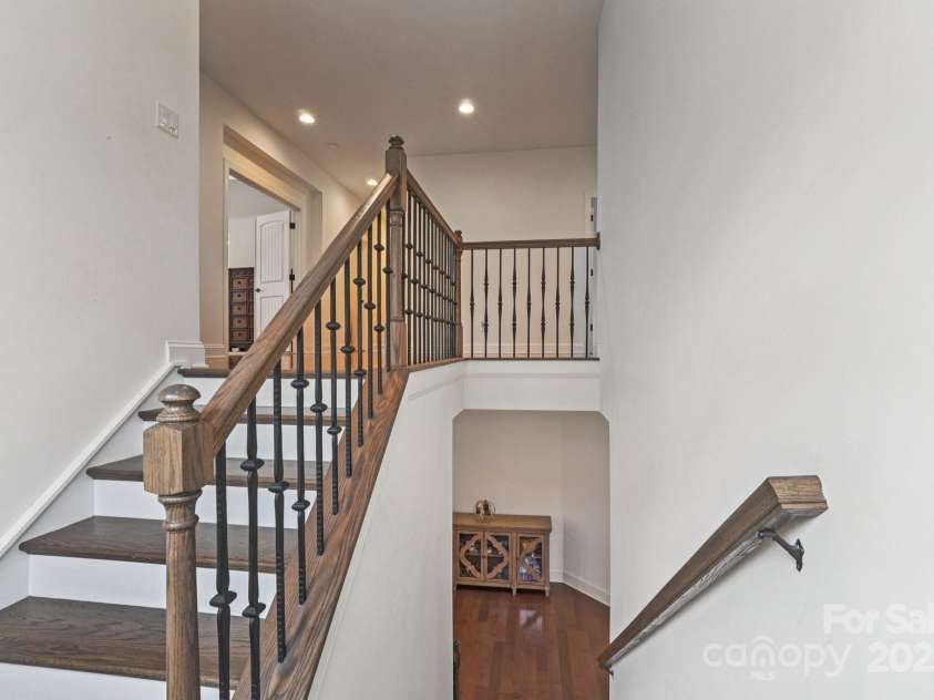 809 Brown Creek Drive, Matthews, NC 28104.  MLS# CAR4286729, YatesRealty ID 32233. 