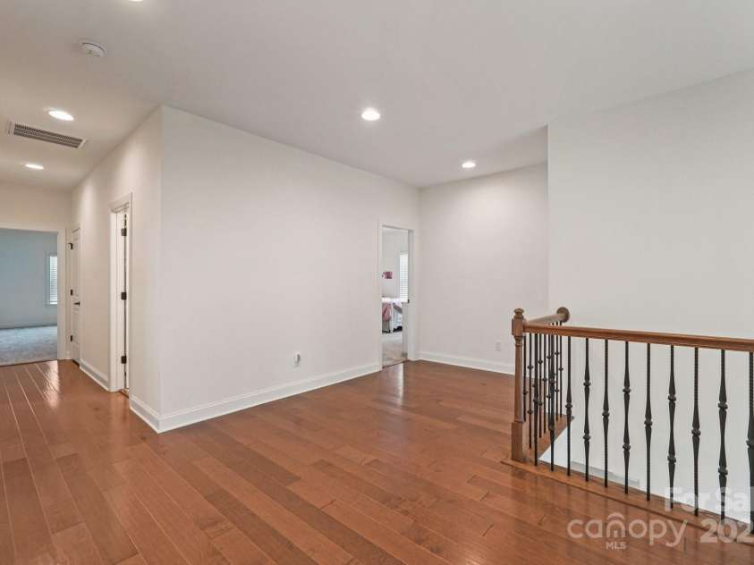 809 Brown Creek Drive, Matthews, NC 28104.  MLS# CAR4286729, YatesRealty ID 32233. 