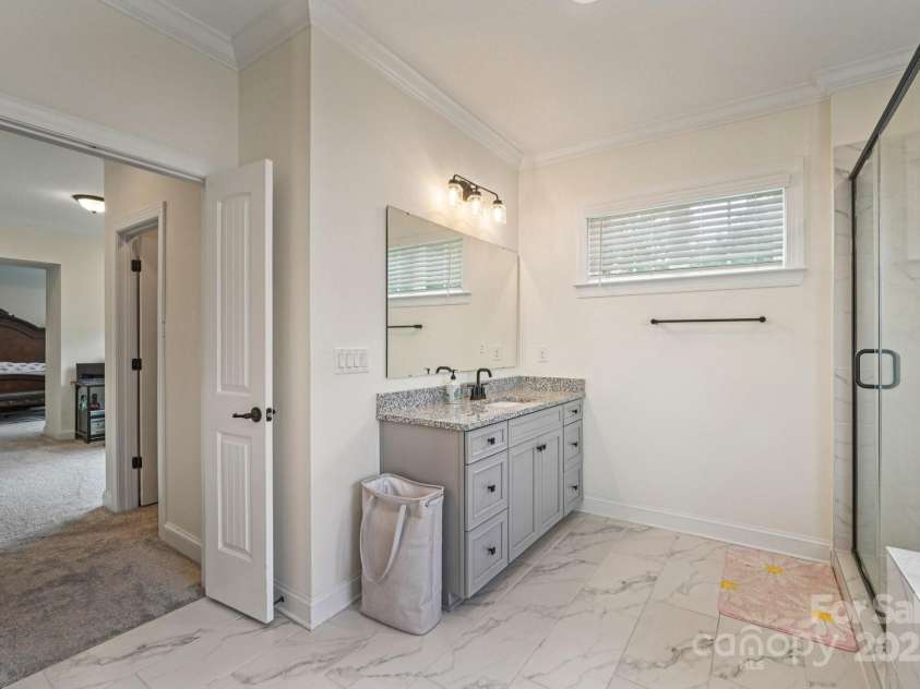 809 Brown Creek Drive, Matthews, NC 28104.  MLS# CAR4286729, YatesRealty ID 32233. 