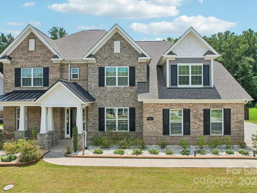 809 Brown Creek Drive, Matthews, NC 28104.  MLS# CAR4286729, YatesRealty ID 32233. 