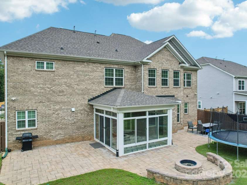 809 Brown Creek Drive, Matthews, NC 28104.  MLS# CAR4286729, YatesRealty ID 32233. 