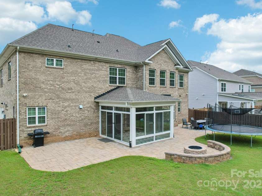 809 Brown Creek Drive, Matthews, NC 28104.  MLS# CAR4286729, YatesRealty ID 32233. 