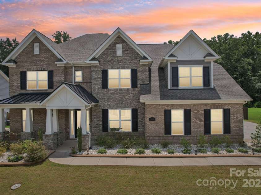 809 Brown Creek Drive, Matthews, NC 28104.  MLS# CAR4286729, YatesRealty ID 32233. 