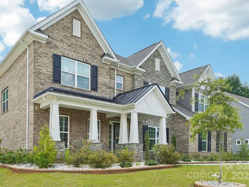 809 Brown Creek Drive, Matthews, NC 28104.  MLS# CAR4286729, YatesRealty ID 32233. 