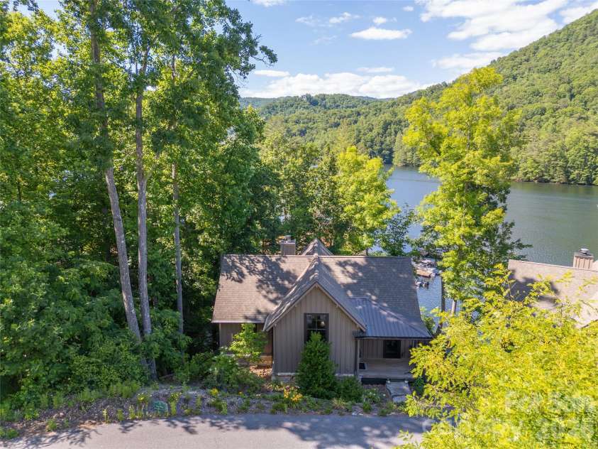 561 Harbor Ridge Drive, Tuckasegee, NC 28783.  MLS# CAR4388299, YatesRealty ID 32234. 