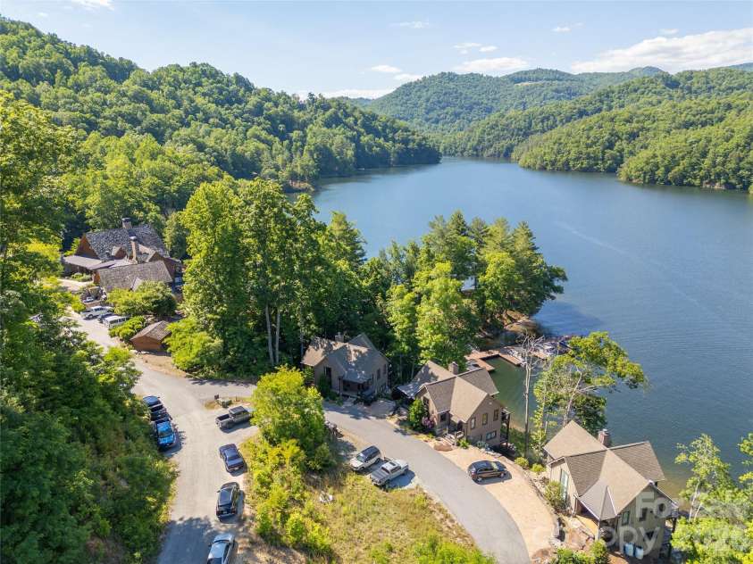 561 Harbor Ridge Drive, Tuckasegee, NC 28783.  MLS# CAR4388299, YatesRealty ID 32234. 