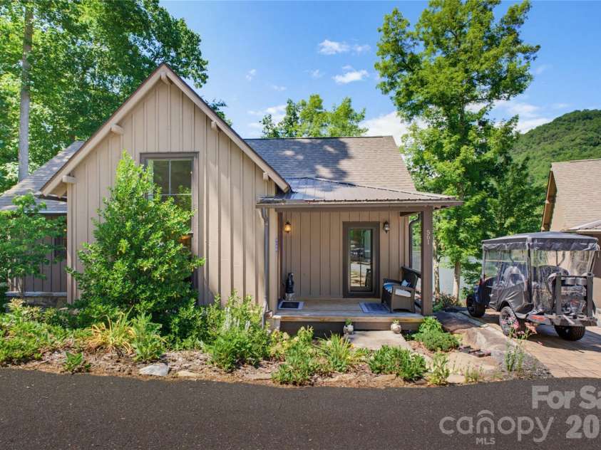 561 Harbor Ridge Drive, Tuckasegee, NC 28783.  MLS# CAR4388299, YatesRealty ID 32234. 