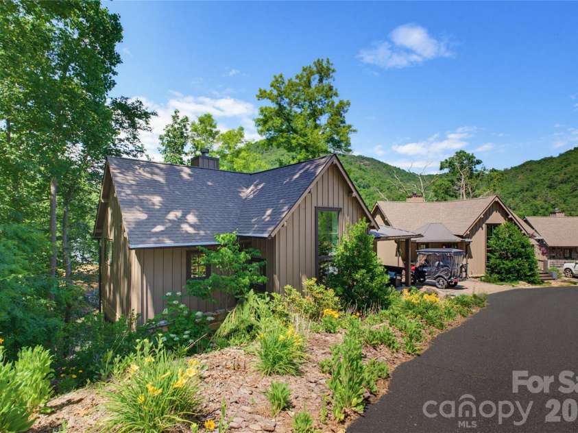 561 Harbor Ridge Drive, Tuckasegee, NC 28783.  MLS# CAR4388299, YatesRealty ID 32234. 