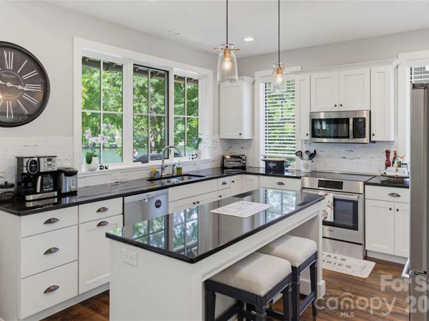 561 Harbor Ridge Drive, Tuckasegee, NC 28783.  MLS# CAR4388299, YatesRealty ID 32234. 