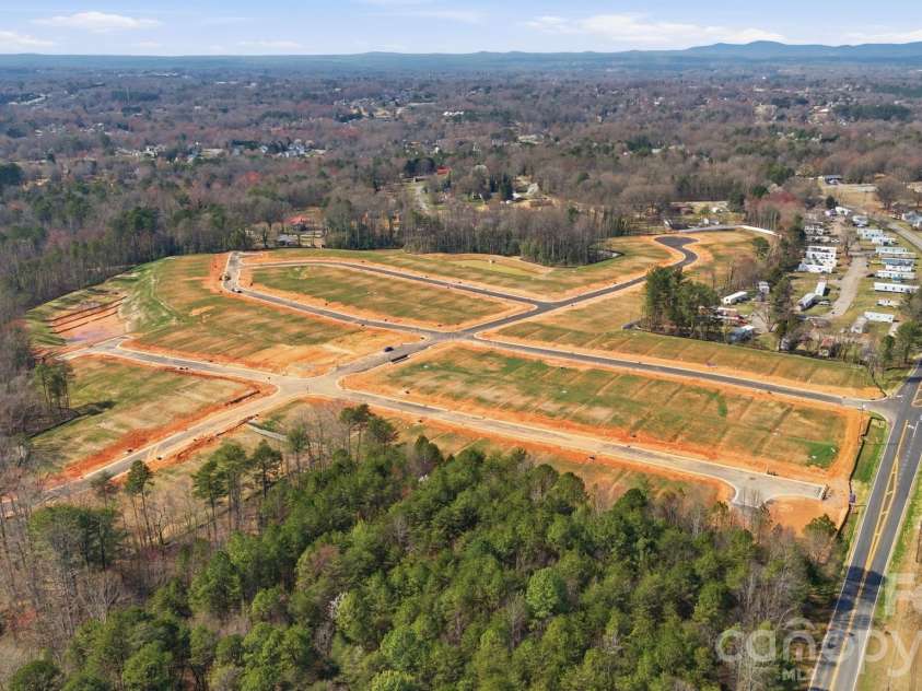 2943 31st Street, Hickory, NC 28601.  MLS# CAR4392521, YatesRealty ID 32235. 