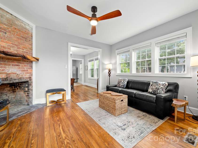 41 Vance Avenue, Black Mountain, NC 28711.  MLS# CAR4298867, YatesRealty ID 32235. 