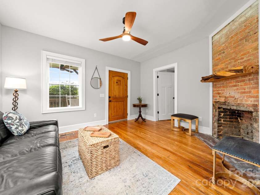 41 Vance Avenue, Black Mountain, NC 28711.  MLS# CAR4298867, YatesRealty ID 32235. 