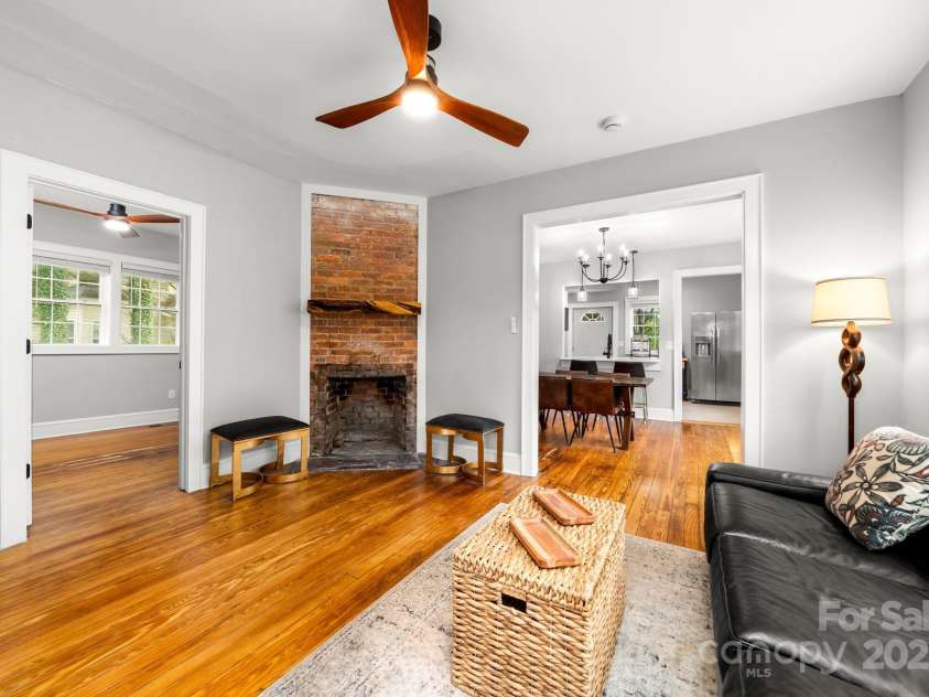 41 Vance Avenue, Black Mountain, NC 28711.  MLS# CAR4298867, YatesRealty ID 32235. 