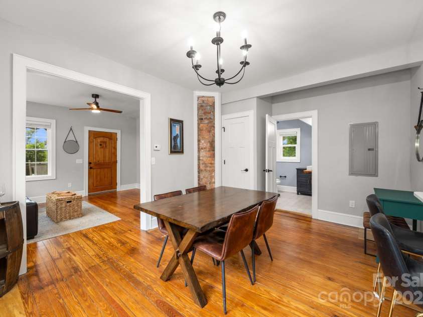 41 Vance Avenue, Black Mountain, NC 28711.  MLS# CAR4298867, YatesRealty ID 32235. 