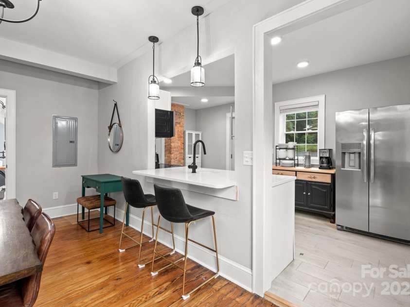 41 Vance Avenue, Black Mountain, NC 28711.  MLS# CAR4298867, YatesRealty ID 32235. 