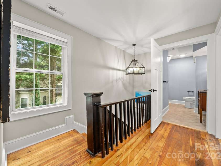 41 Vance Avenue, Black Mountain, NC 28711.  MLS# CAR4298867, YatesRealty ID 32235. 