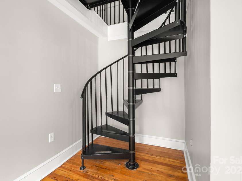 41 Vance Avenue, Black Mountain, NC 28711.  MLS# CAR4298867, YatesRealty ID 32235. 