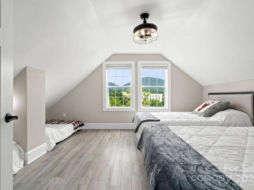 41 Vance Avenue, Black Mountain, NC 28711.  MLS# CAR4298867, YatesRealty ID 32235. 