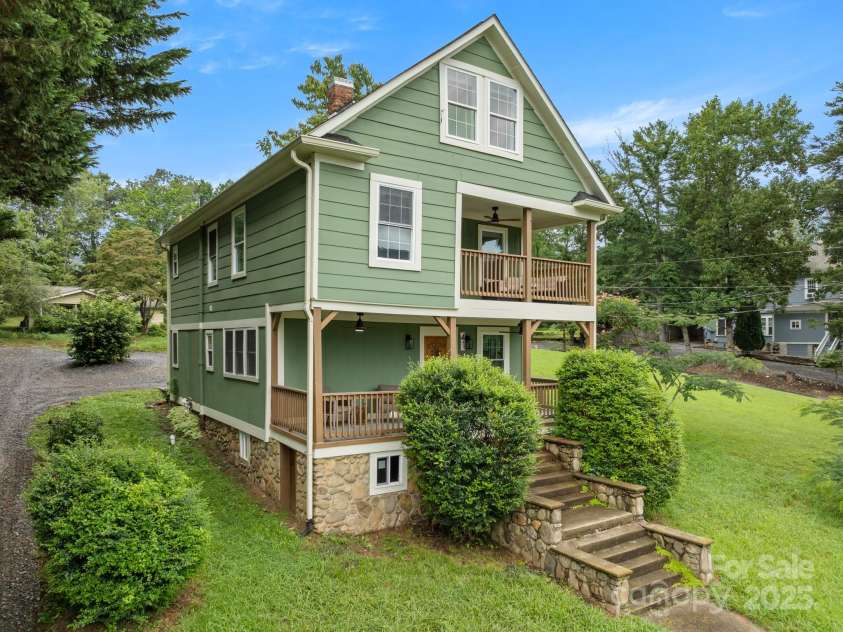 41 Vance Avenue, Black Mountain, NC 28711.  MLS# CAR4298867, YatesRealty ID 32235. 