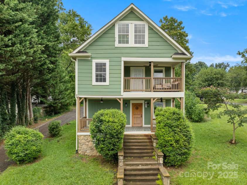 41 Vance Avenue, Black Mountain, NC 28711.  MLS# CAR4298867, YatesRealty ID 32235. 