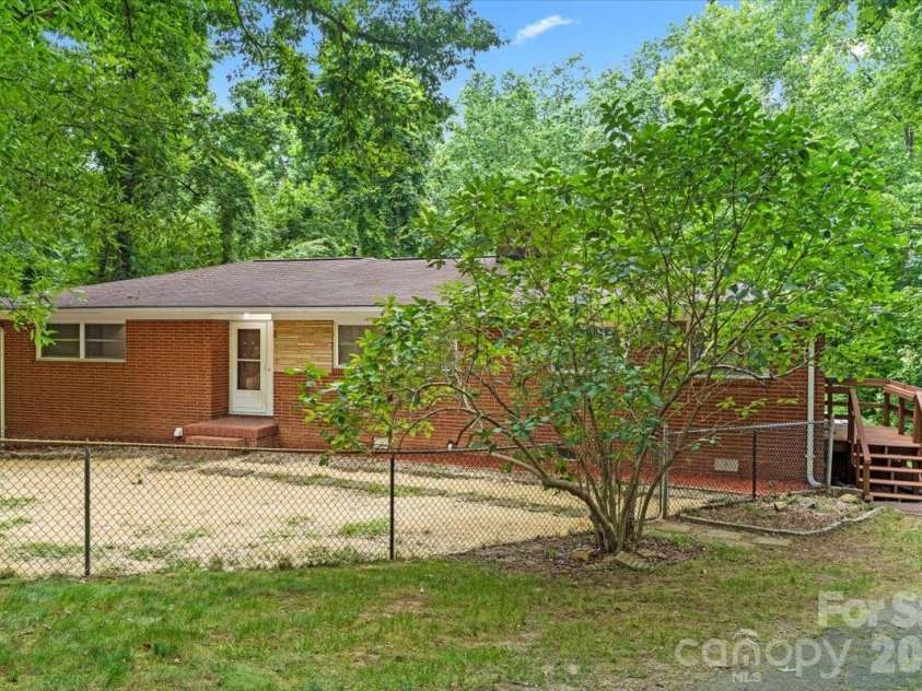 7328 Everett Drive, Charlotte, NC 28214.  MLS# CAR4390075, YatesRealty ID 32237. 