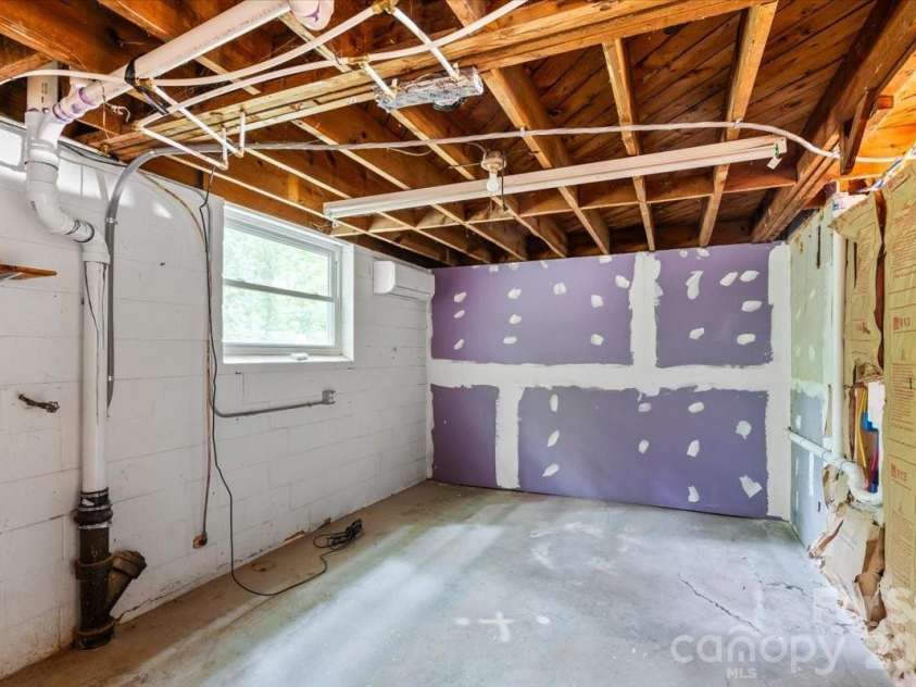 7328 Everett Drive, Charlotte, NC 28214.  MLS# CAR4390075, YatesRealty ID 32237. 