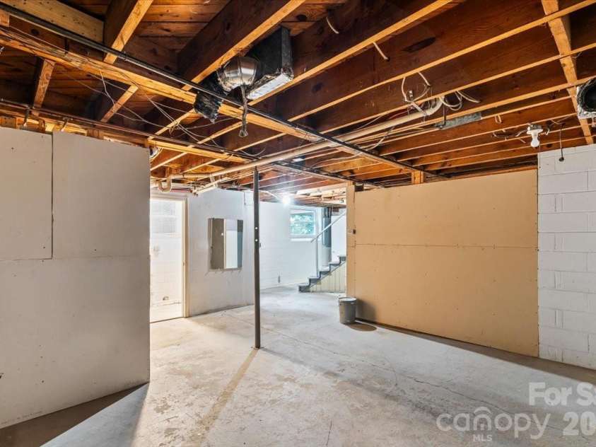 7328 Everett Drive, Charlotte, NC 28214.  MLS# CAR4390075, YatesRealty ID 32237. 