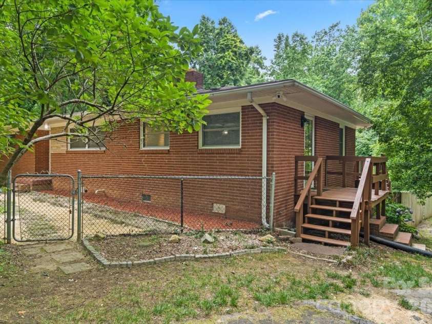 7328 Everett Drive, Charlotte, NC 28214.  MLS# CAR4390075, YatesRealty ID 32237. 
