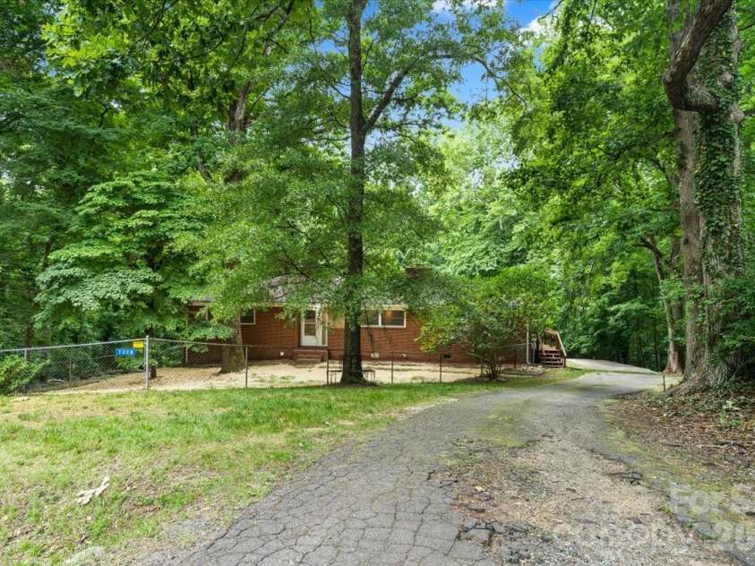 7328 Everett Drive, Charlotte, NC 28214.  MLS# CAR4390075, YatesRealty ID 32237. 