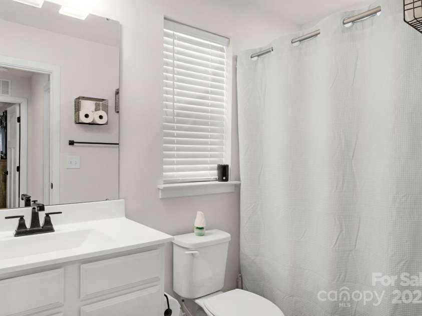 1526 Dennis Austin Lane, Indian Trail, NC 28079.  MLS# CAR4290073, YatesRealty ID 32238. 2nd Floor Full Bathroom