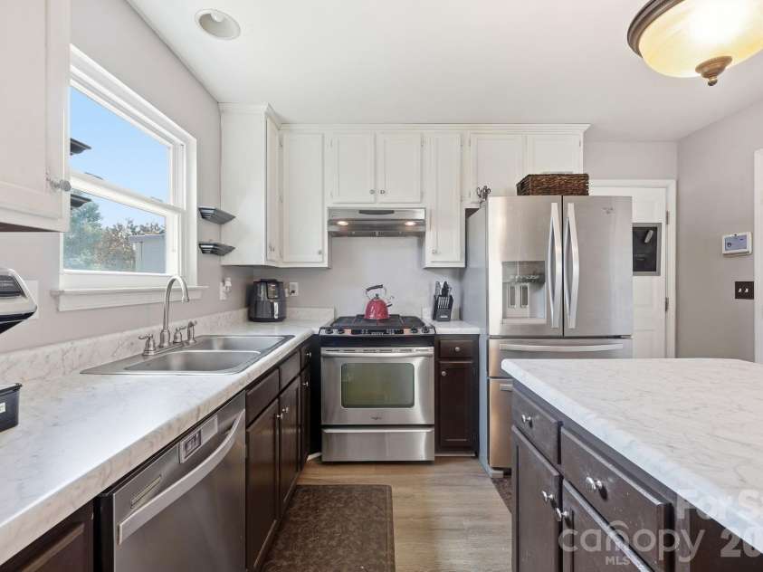 10109 Baxter Caldwell Drive, Charlotte, NC 28213.  MLS# CAR4386888, YatesRealty ID 32239. 
