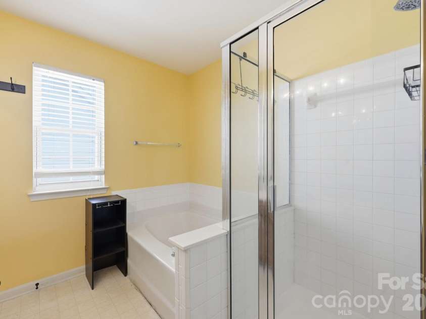 10109 Baxter Caldwell Drive, Charlotte, NC 28213.  MLS# CAR4386888, YatesRealty ID 32239. 