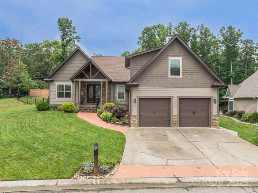 88 Ledgestone Drive, Fairview, NC 28730.  MLS# CAR4285773, YatesRealty ID 32239. 