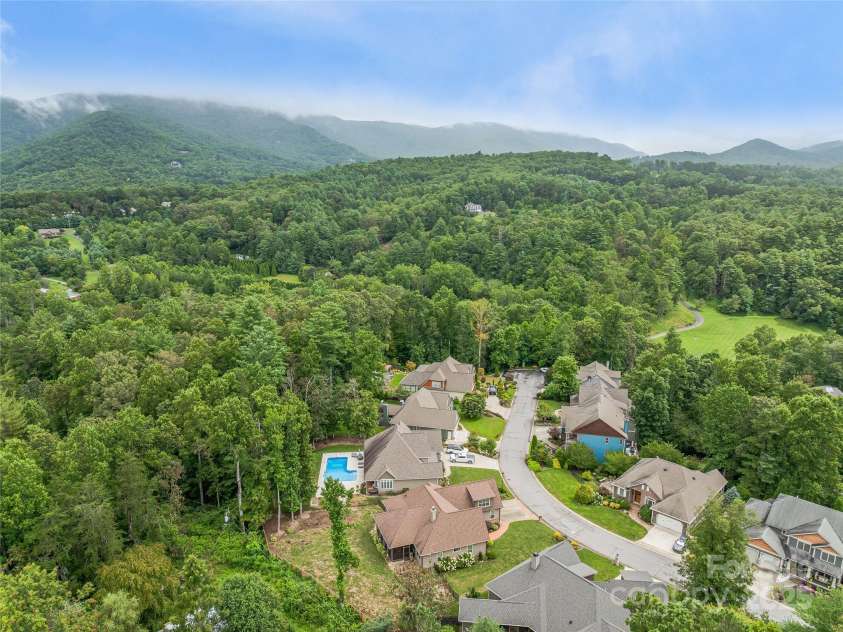 88 Ledgestone Drive, Fairview, NC 28730.  MLS# CAR4285773, YatesRealty ID 32239. 