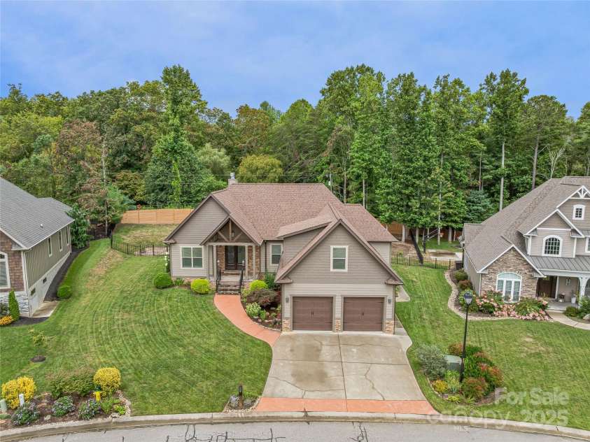 88 Ledgestone Drive, Fairview, NC 28730.  MLS# CAR4285773, YatesRealty ID 32239. 