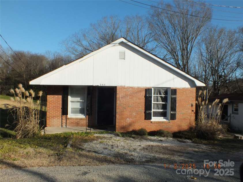 701 Taylor Street, Lancaster, SC 29720.  MLS# CAR4239564, YatesRealty ID 3224. 