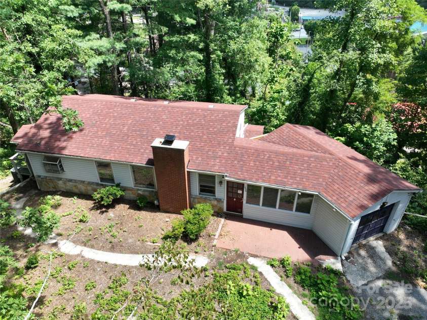 1026 Sylvan Boulevard, Hendersonville, NC 28791.  MLS# CAR4286487, YatesRealty ID 32240. 