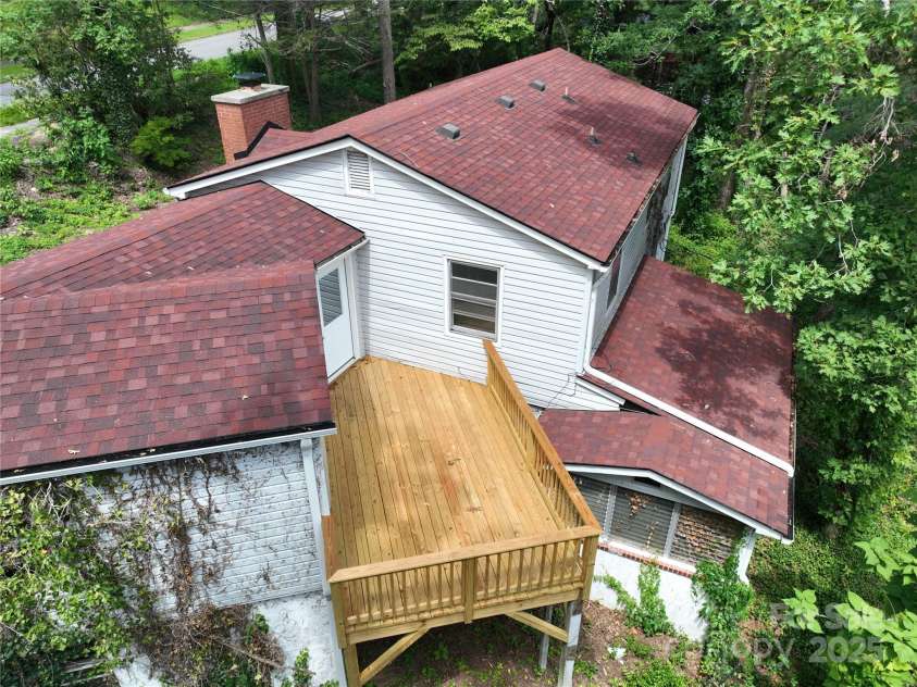 1026 Sylvan Boulevard, Hendersonville, NC 28791.  MLS# CAR4286487, YatesRealty ID 32240. 