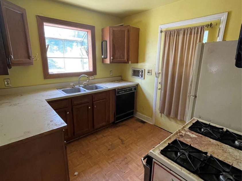 1026 Sylvan Boulevard, Hendersonville, NC 28791.  MLS# CAR4286487, YatesRealty ID 32240. 