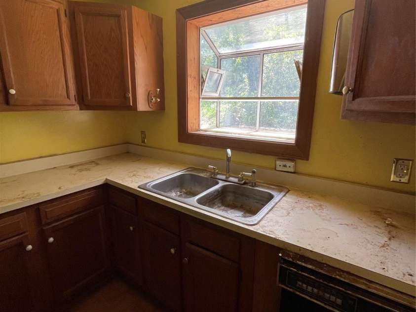 1026 Sylvan Boulevard, Hendersonville, NC 28791.  MLS# CAR4286487, YatesRealty ID 32240. 