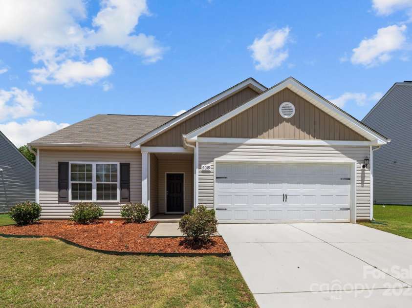 4019 Munson Drive, Charlotte, NC 28215.  MLS# CAR4282246, YatesRealty ID 32241. 