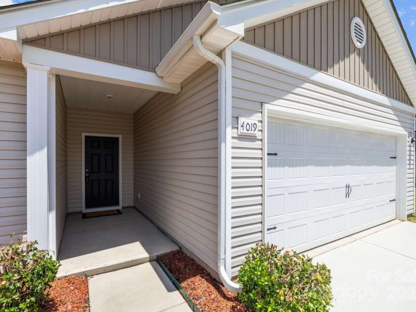 4019 Munson Drive, Charlotte, NC 28215.  MLS# CAR4282246, YatesRealty ID 32241. 