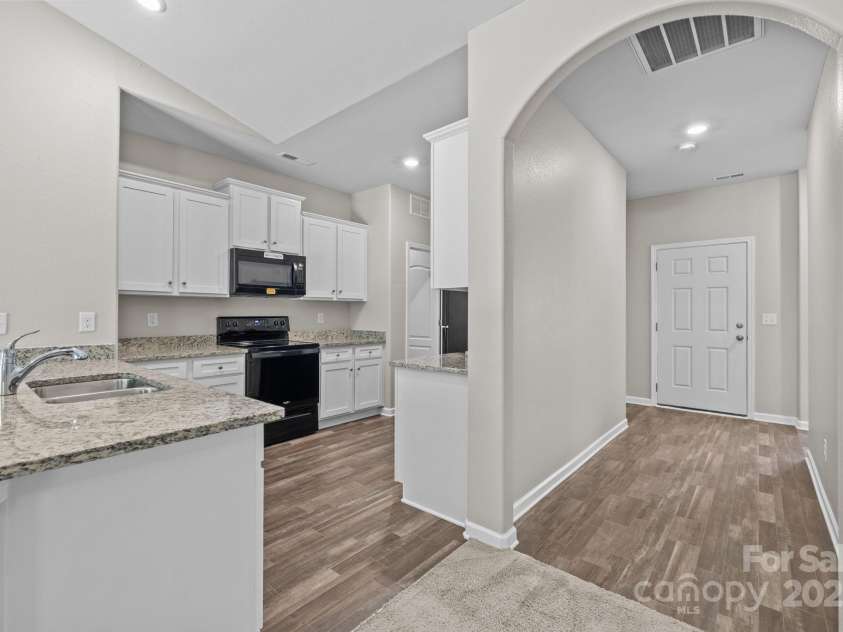4019 Munson Drive, Charlotte, NC 28215.  MLS# CAR4282246, YatesRealty ID 32241. 