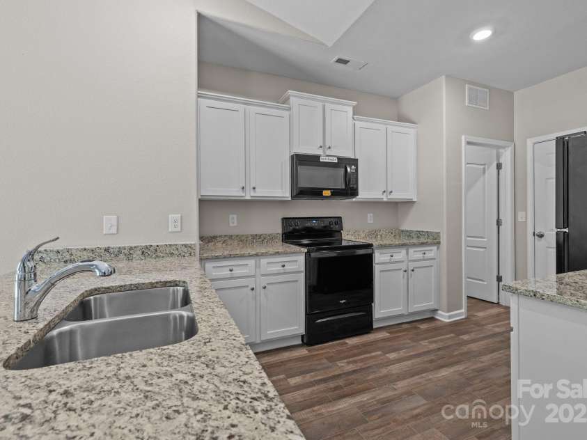 4019 Munson Drive, Charlotte, NC 28215.  MLS# CAR4282246, YatesRealty ID 32241. 