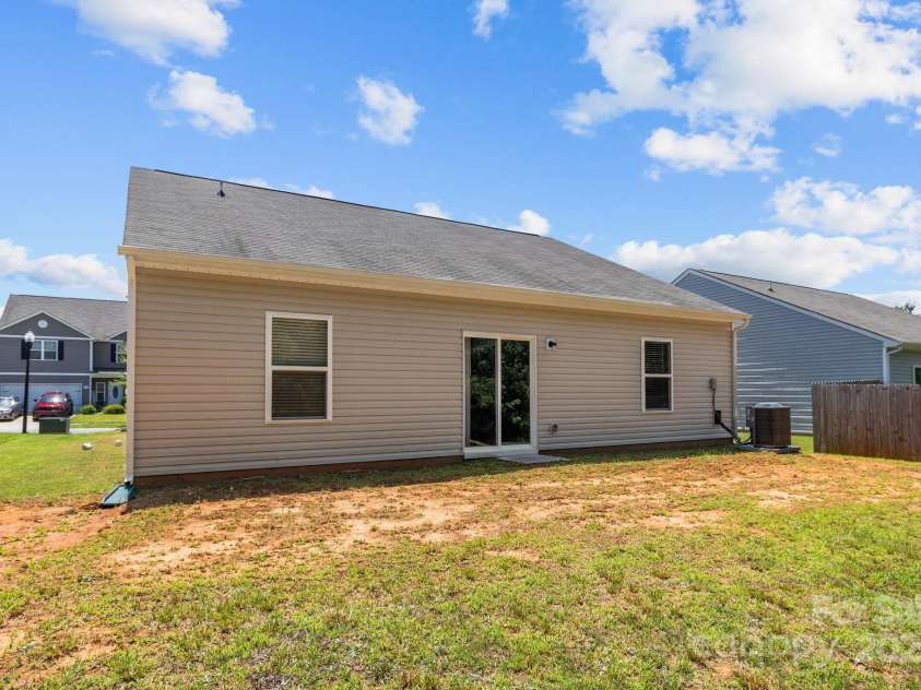 4019 Munson Drive, Charlotte, NC 28215.  MLS# CAR4282246, YatesRealty ID 32241. 
