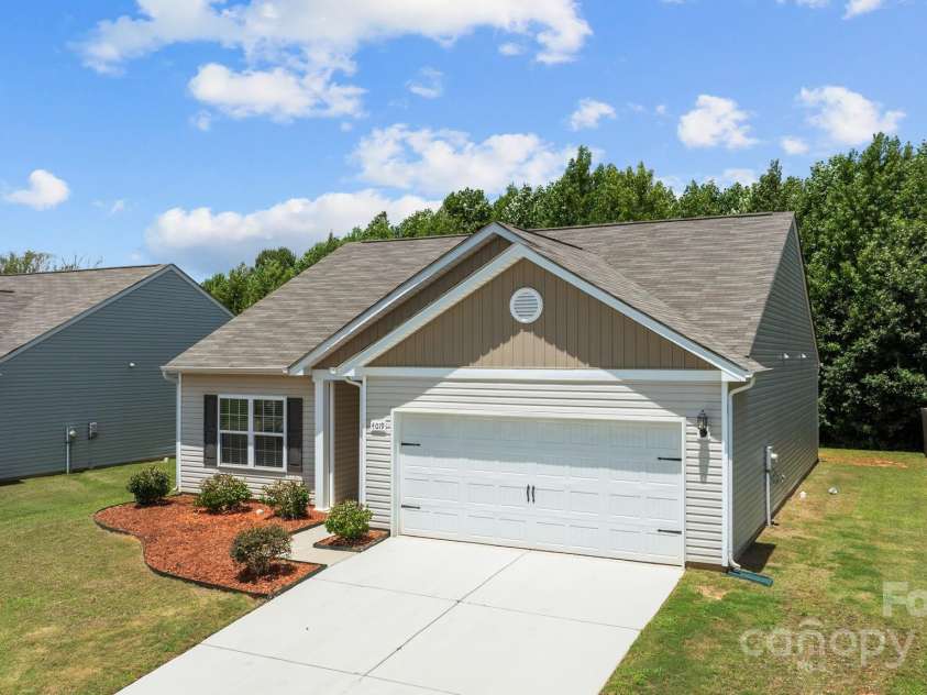 4019 Munson Drive, Charlotte, NC 28215.  MLS# CAR4282246, YatesRealty ID 32241. 
