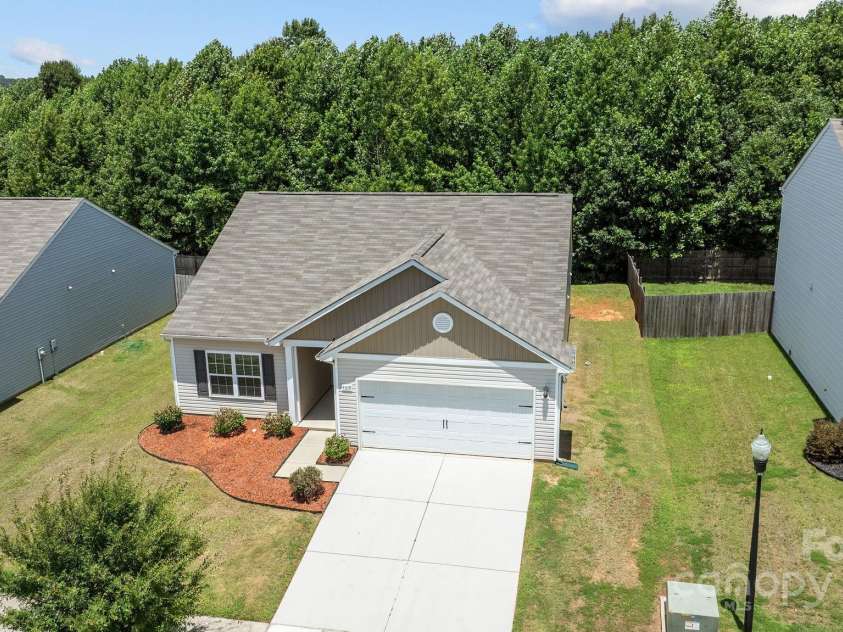 4019 Munson Drive, Charlotte, NC 28215.  MLS# CAR4282246, YatesRealty ID 32241. 