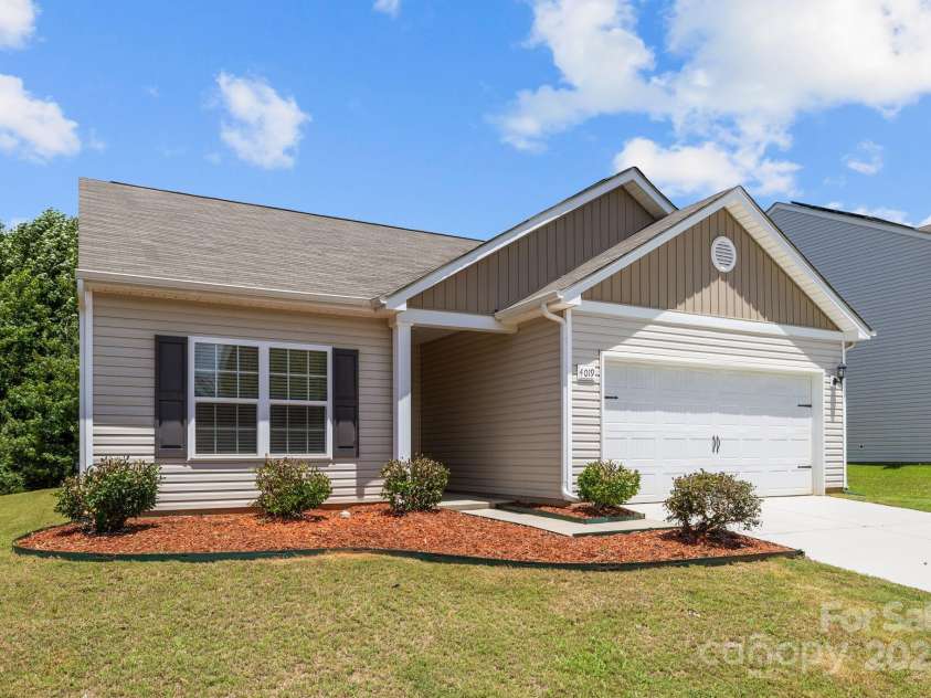 4019 Munson Drive, Charlotte, NC 28215.  MLS# CAR4282246, YatesRealty ID 32241. 